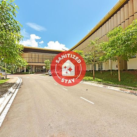 Capital O 90614 Cvia Ummul Hotel Padang Besar Exterior photo