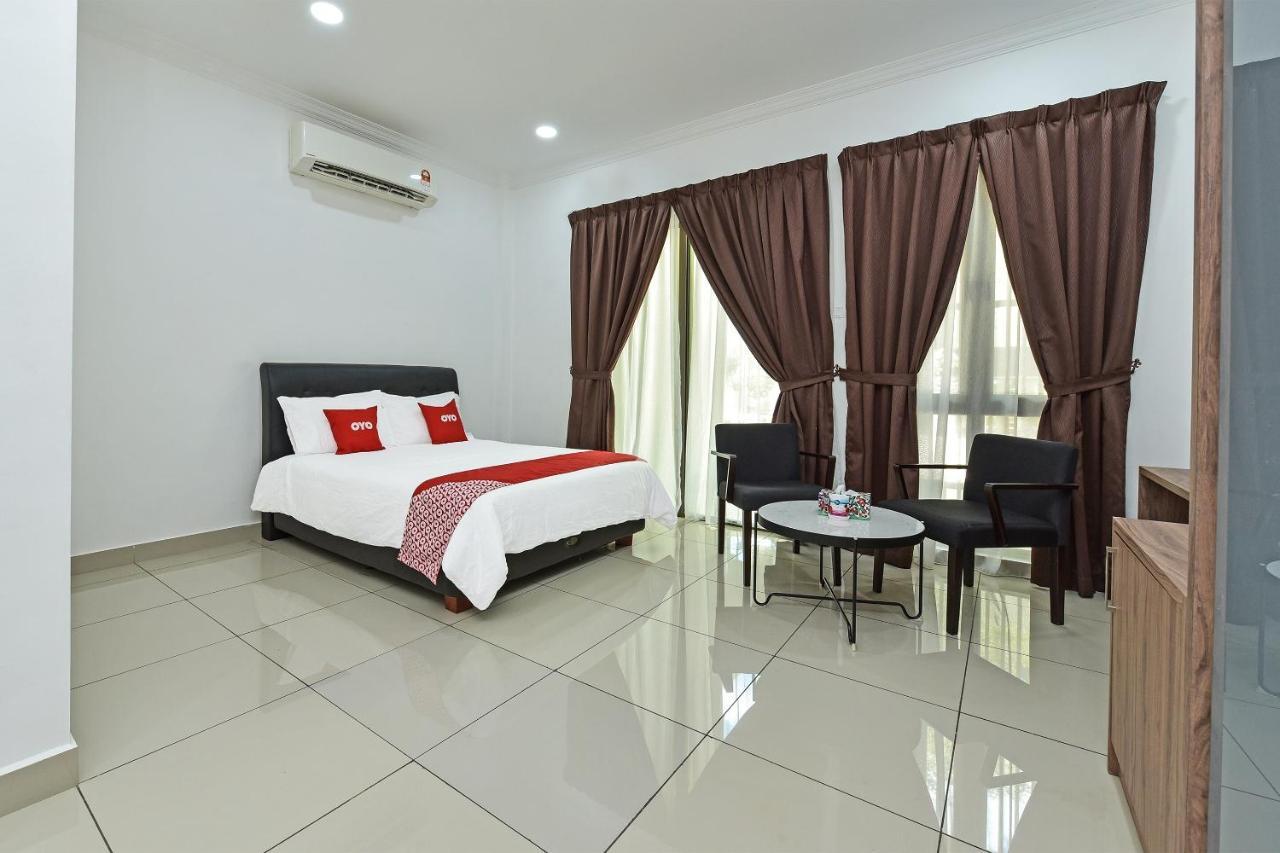 Capital O 90614 Cvia Ummul Hotel Padang Besar Exterior photo
