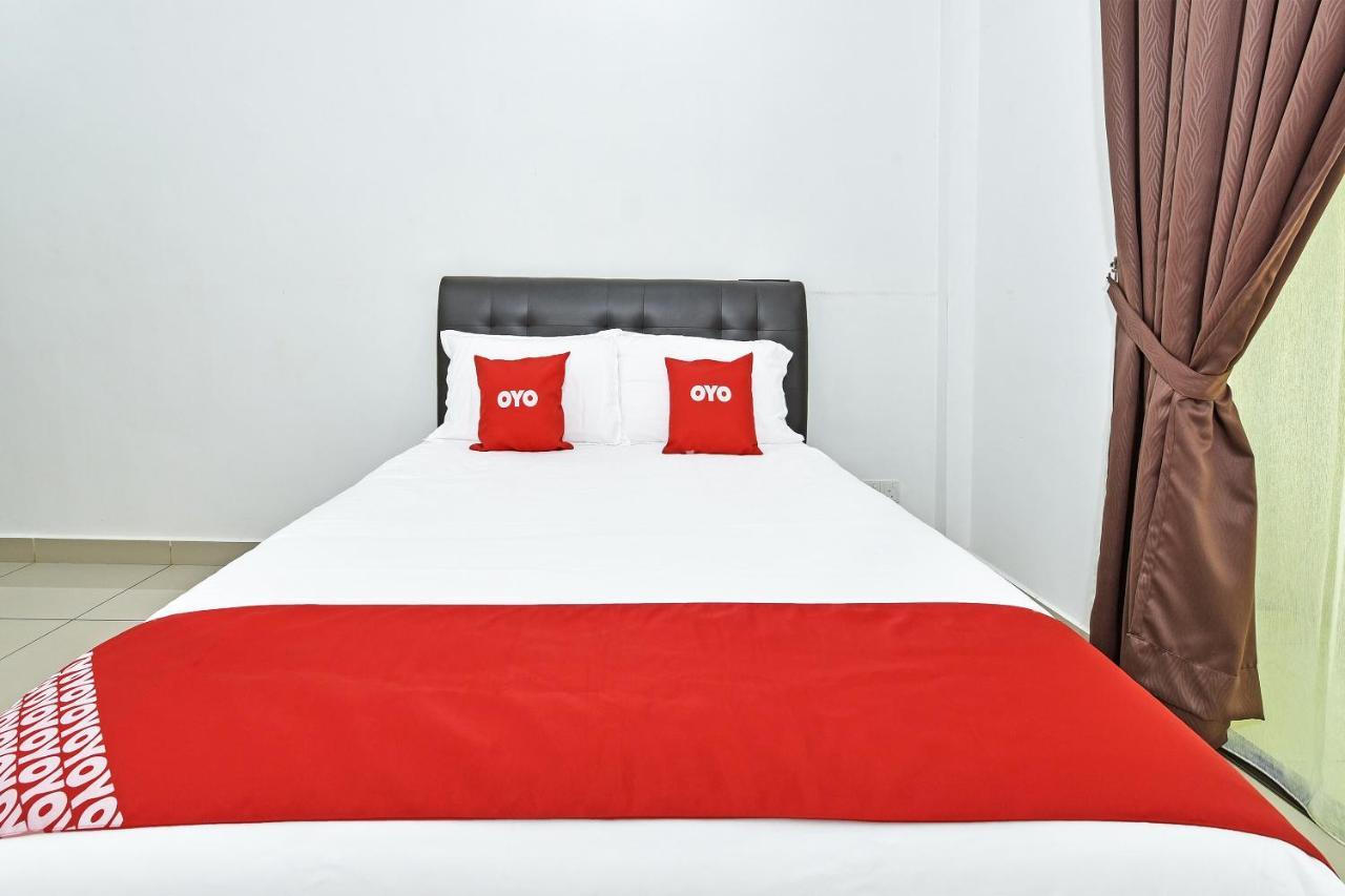 Capital O 90614 Cvia Ummul Hotel Padang Besar Exterior photo