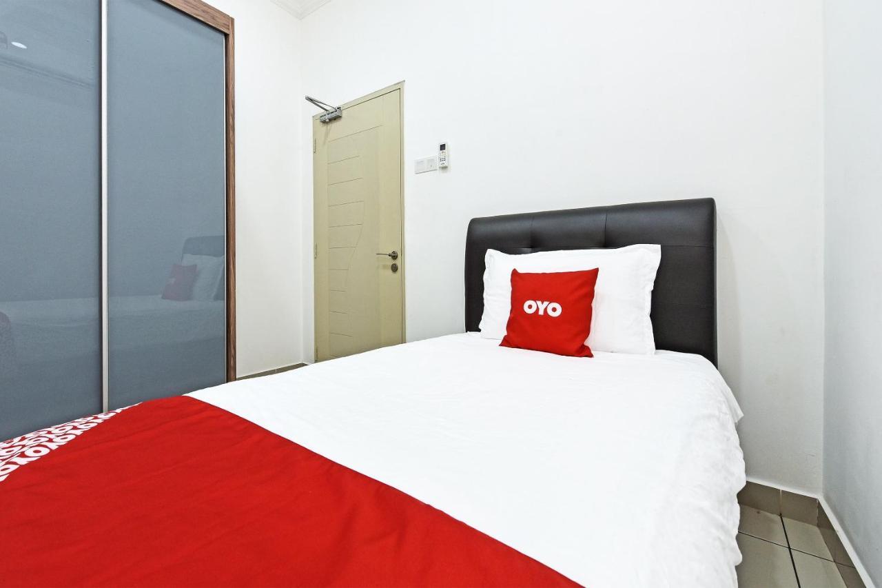 Capital O 90614 Cvia Ummul Hotel Padang Besar Exterior photo