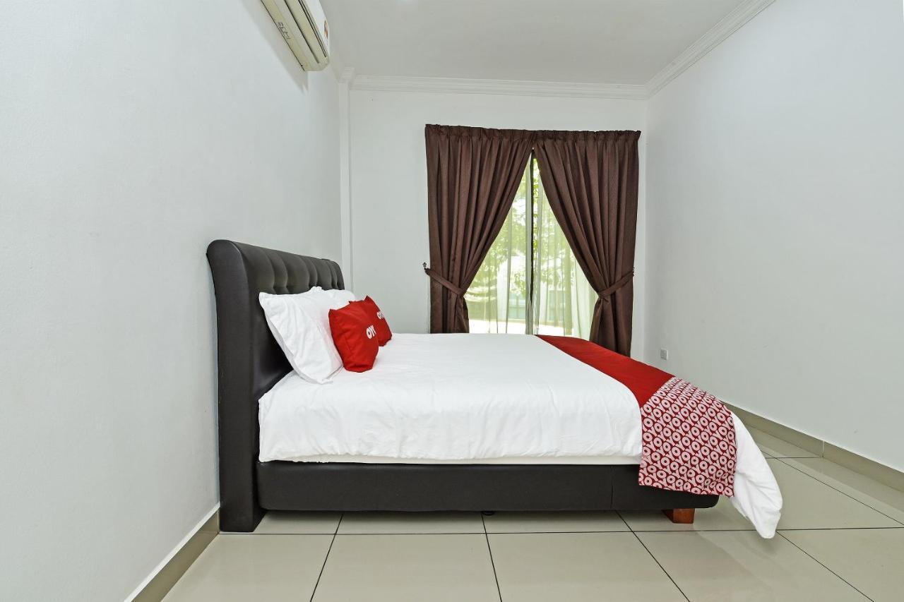 Capital O 90614 Cvia Ummul Hotel Padang Besar Exterior photo