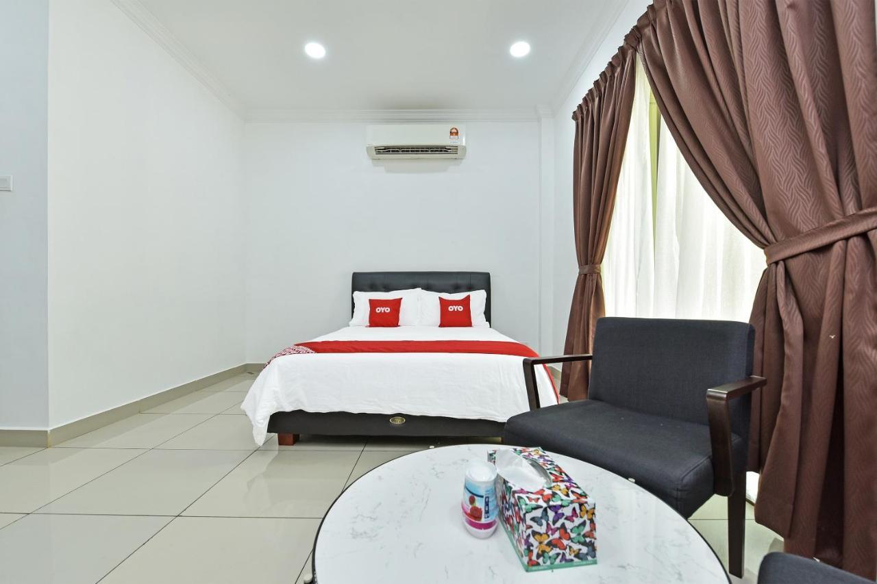 Capital O 90614 Cvia Ummul Hotel Padang Besar Exterior photo